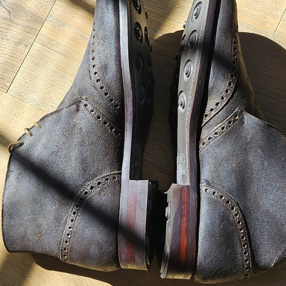 Crockett & Jones waxed suede wingtip chukka - Picture 4 of 7